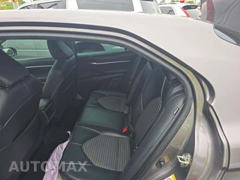 2018 Toyota Camry SE - miniatura 13