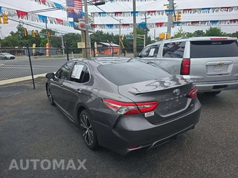 2018 Toyota Camry SE - miniatura 2