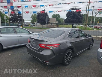 2018 Toyota Camry SE - miniatura 3