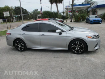 2018 Toyota Camry SE - miniatura 5