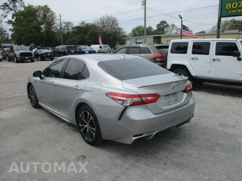 2018 Toyota Camry SE - miniatura 8