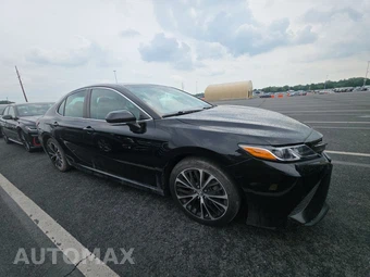 2018 Toyota Camry SE - miniatura 3