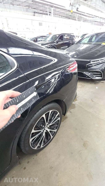 2018 Toyota Camry SE - miniatura 21