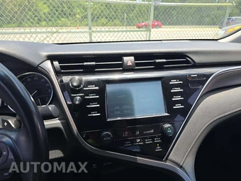 2018 Toyota Camry SE - miniatura 10