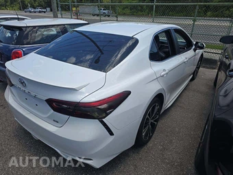 2018 Toyota Camry SE - miniatura 3