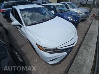 2018 Toyota Camry SE - miniatura 4
