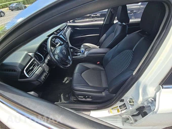 2018 Toyota Camry SE - miniatura 6
