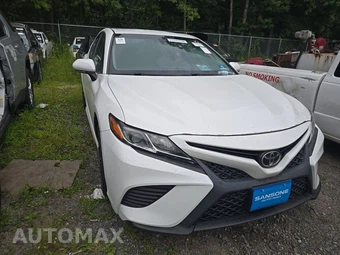 2018 Toyota Camry SE - miniatura 3