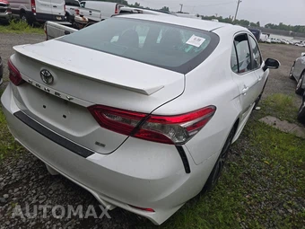 2018 Toyota Camry SE - miniatura 4