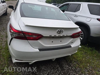 2018 Toyota Camry SE - miniatura 5