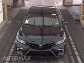 2018 Toyota Camry SE – miniatura 2