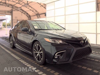 2018 Toyota Camry SE – miniatura 3