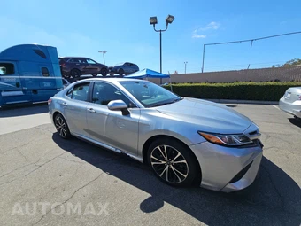 2018 Toyota Camry SE - miniatura 3