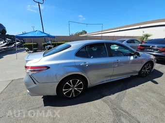 2018 Toyota Camry SE - miniatura 4