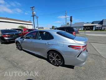 2018 Toyota Camry SE - miniatura 6