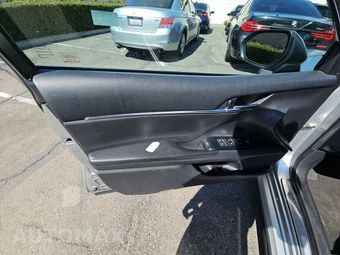 2018 Toyota Camry SE - miniatura 9