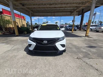 2018 Toyota Camry SE - miniatura 2