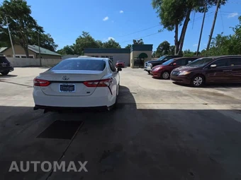 2018 Toyota Camry SE - miniatura 4