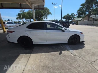 2018 Toyota Camry SE - miniatura 5