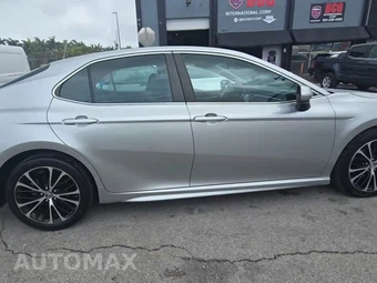 2018 Toyota Camry SE - miniatura 5