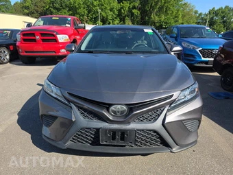 2018 Toyota Camry SE - miniatura 2