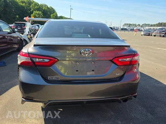 2018 Toyota Camry SE - miniatura 5
