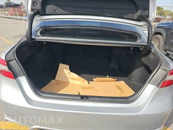 2018 Toyota Camry SE - miniatura 16