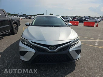 2018 Toyota Camry SE - miniatura 2