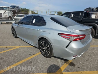 2018 Toyota Camry SE - miniatura 6