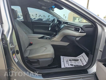2018 Toyota Camry SE - miniatura 8