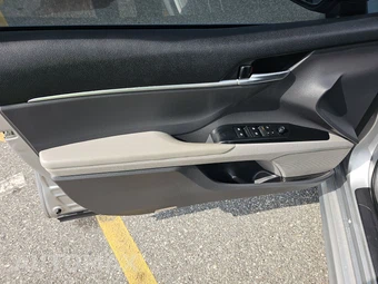 2018 Toyota Camry SE - miniatura 9