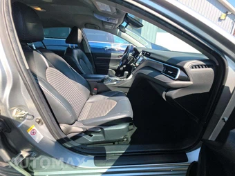 2018 Toyota Camry SE - miniatura 17