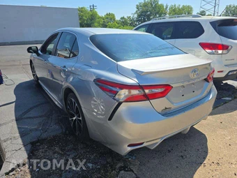 2018 Toyota Camry SE - miniatura 2