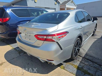 2018 Toyota Camry SE - miniatura 3