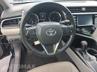 2018 Toyota Camry SE - miniatura 10