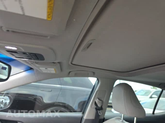 2018 Toyota Camry SE - miniatura 17