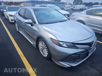2018 Toyota Camry XLE - miniatura 3