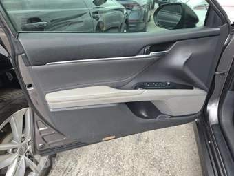 2018 Toyota Camry XLE - miniatura 9