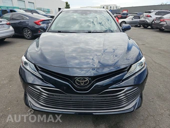 2018 Toyota Camry XLE - miniatura 2