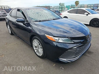 2018 Toyota Camry XLE - miniatura 3
