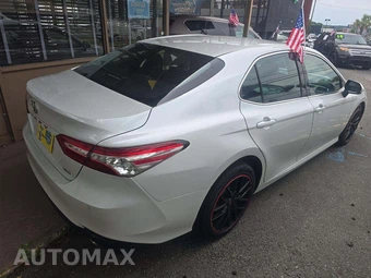 2018 Toyota Camry XLE - miniatura 3