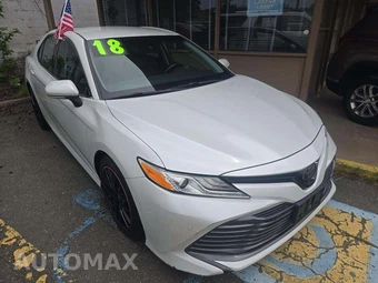 2018 Toyota Camry XLE - miniatura 4