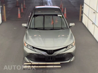 2018 Toyota Camry XLE - miniatura 2