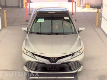 2018 Toyota Camry XLE - miniatura 2