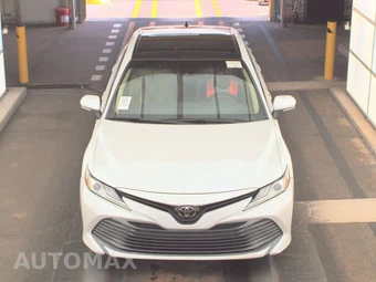 2018 Toyota Camry XLE - miniatura 2