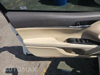 2018 Toyota Camry XLE - miniatura 9