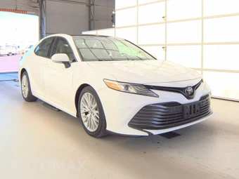 2018 Toyota Camry XLE - miniatura 3