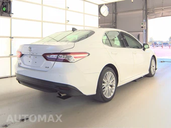 2018 Toyota Camry XLE - miniatura 4