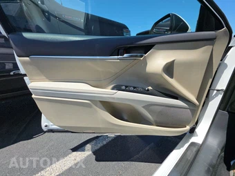 2018 Toyota Camry XLE - miniatura 9