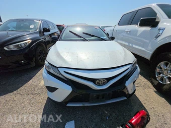 2018 Toyota Camry XSE - miniatura 2